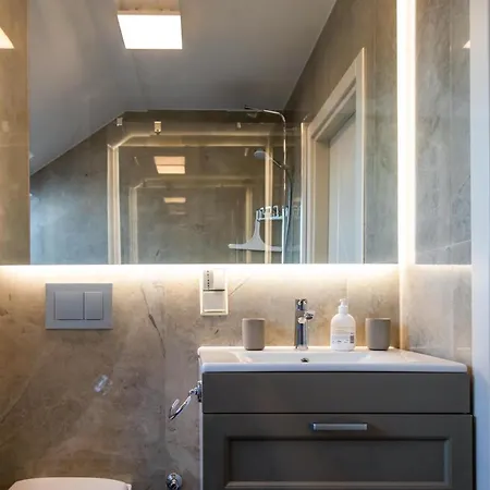 דירה Deluxe Mit Tiefgarage In Naehe Messe-bmw-porsche-dhl-flughafen-flugzeugwerk Der Deutsche Aircraft