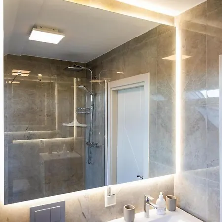 Apartment Deluxe Mit Tiefgarage In Nähe Messe-bmw-porsche-dhl-flughafen-flugzeugwerk Der Deutsche Aircraft *