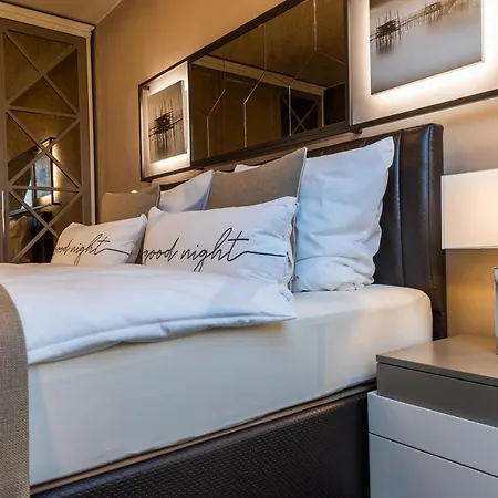 Deluxe Mit Tiefgarage In Naehe Messe-bmw-porsche-dhl-flughafen-flugzeugwerk Der Deutsche Aircraft * Лейпциг