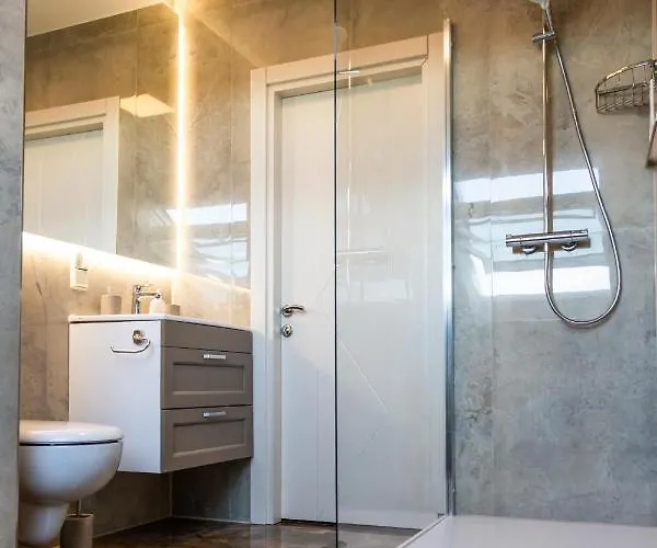 Apartment Deluxe Mit Tiefgarage In Nähe Messe-bmw-porsche-dhl-flughafen-flugzeugwerk Der Deutsche Aircraft