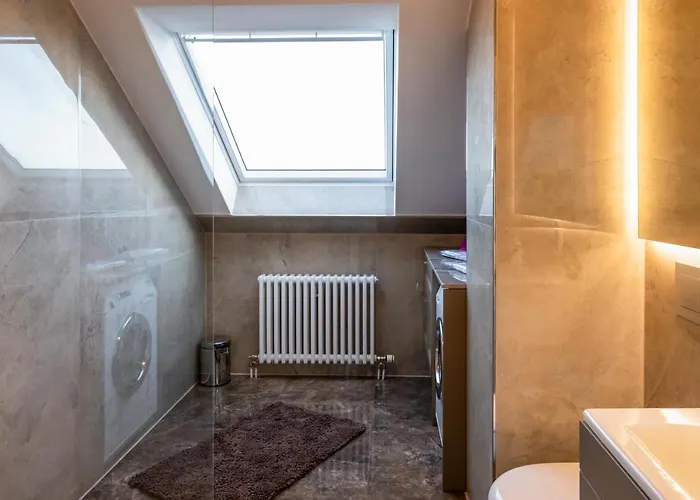 Deluxe Mit Tiefgarage In Nähe Messe-bmw-porsche-dhl-flughafen-flugzeugwerk Der Deutsche Aircraft Apartment